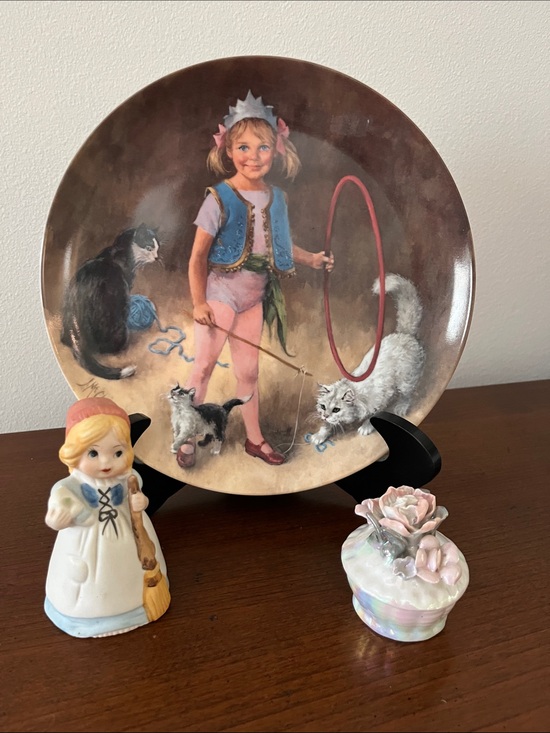 Reco International Other - Vintage Bundle Collector Plate “Maggie the Animal Trainer” 1983/Jasco Bell/Box